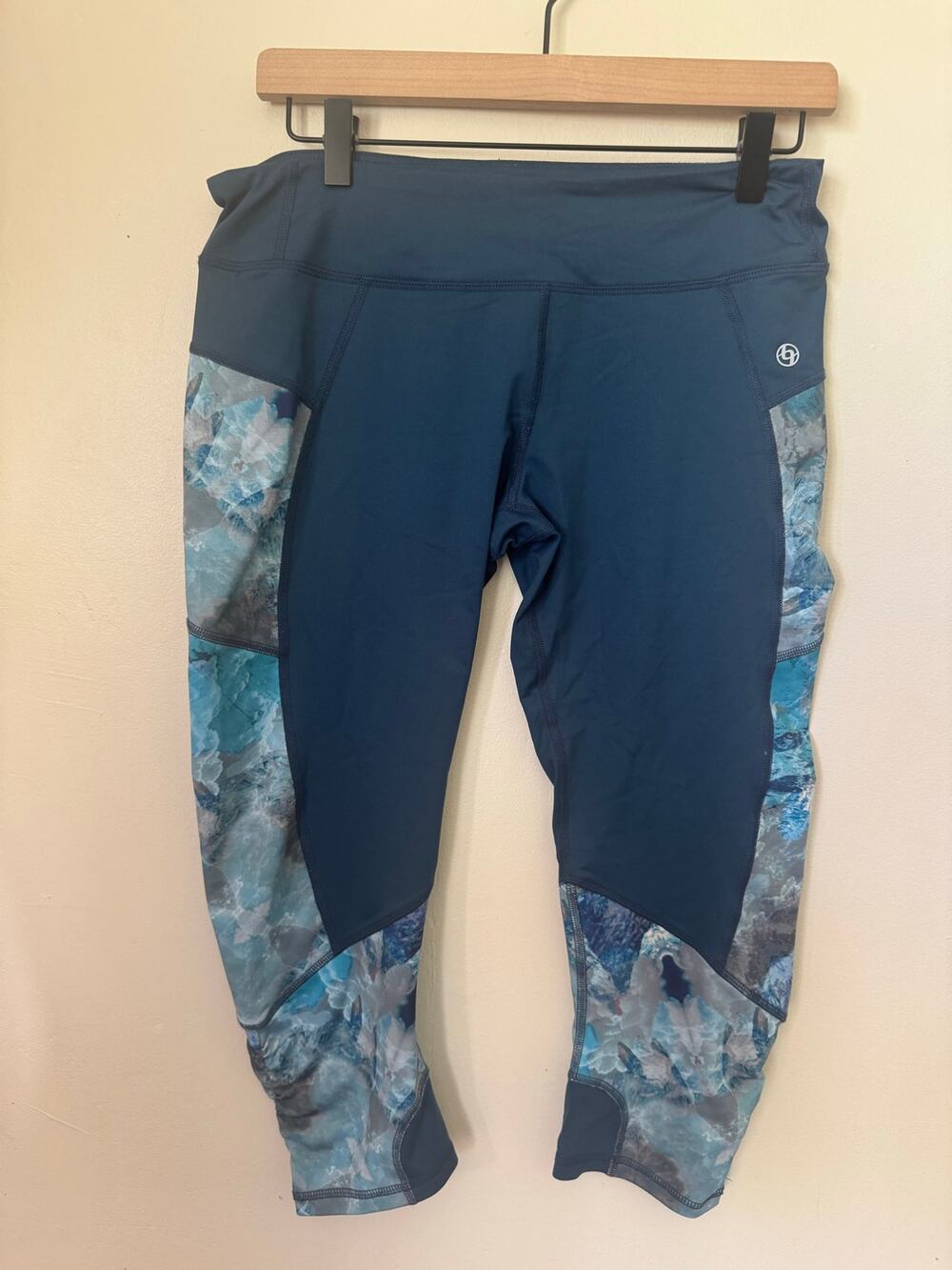 Lija Blue Floral Print Cropped Athletic Leggings Women’s Medium M